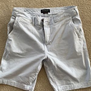 American eagle extreme flex shorts 33 waist very light wash bluish/white